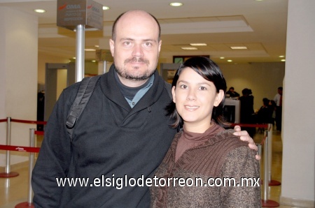 21112008
En plan de negocios viajaron a la Ciudad de México Leonardo Valdés y Martha de Valdés