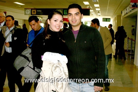 22112008
Alexandra Schmidt llegó de Alemania y su hermano Ralf Schmidt le dio la bienvenida