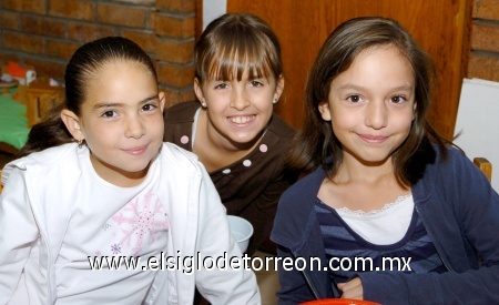 15112008
Brenda Saldaña, Roxana González y Daniela López