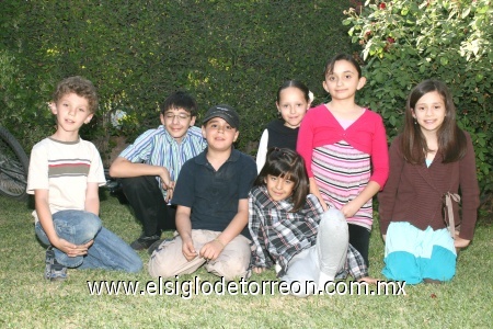 15112008
Oliver Richardson, Juan Porfirio Isasi Torres, Iván Castillo Isasi, Isabel Zazueta Torres, Sofía Isasi Valdez y Sara Lucía Isasi Torres