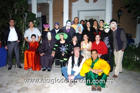 16112008
Con una espeluznante fiesta, Carlos Villarreal festejó su cumpleaños