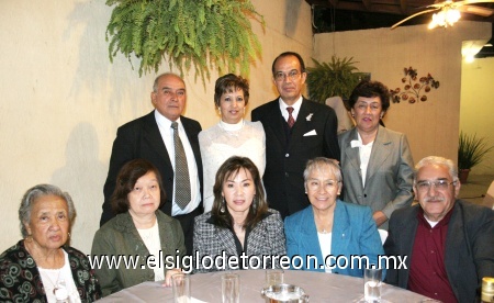 16112008
Judith y Jesús junto a María Elena Sasaguiri, Cristina Tanaka, Hideko Shigeno, Xóchitl Fukunaga, Lauro Balderas, Efraín Casas y Rosa María Nakashima.