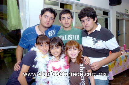 16112008
En su cumpleaños Marcela fue felicitada por Sergio Ramírez, Pepe Quirarte, Luis Ramírez, Fernanda Quirarte y Andrea Quirarte.