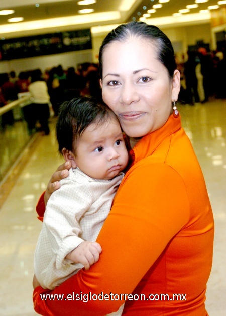 16112008
Jazmín Pacheco de Zarraga y el pequeño Rodrigo Zarraga Pacheco.