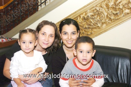 16112008
Luisa Fernanda Ramos de Aguayo, Meredicks Ramos, Santiago y Bárbara Aguayo Ramos