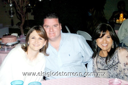 16112008

Bárbara Leal, Roberto Leal y Gloria Rodríguez