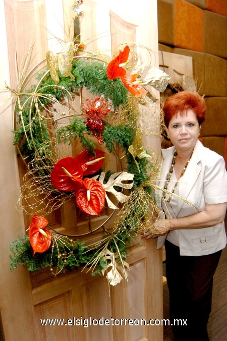 16112008
Elvira Z. de Arredondo, se llevó el segundo lugar en la categoría Coronas de Navidad