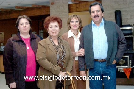 16112008
Enrique Maisterrena, Sylvia de Maisterrena, Norma Leticia Córdova de González y Norma González