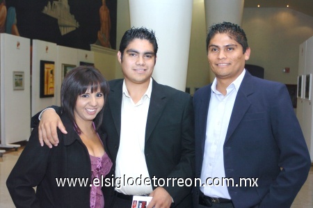 16112008
Janeth Zermeño, Luis Barbosa y Miguel Niño.