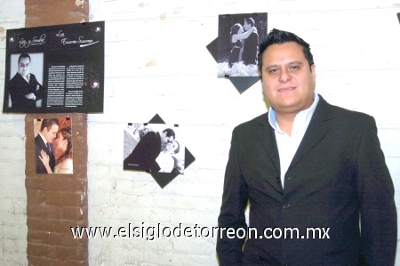 16112008
Luis Escamilla exhibió una colección fotográfica acerca del amor