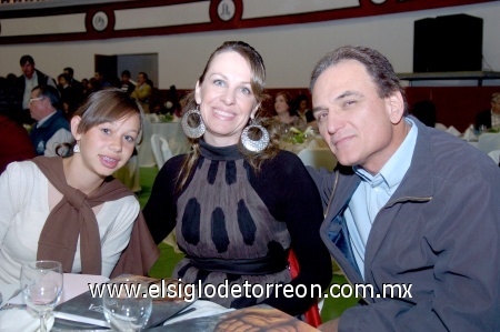 16112008
Marcela Rivero, Mariela Estens y Enrique Castro