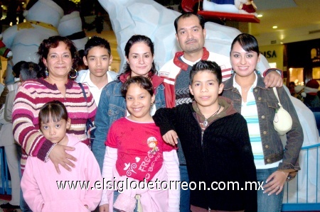 19112008
Jéssica, Jesús, Sandra, David, Alina, Jessy, Sofi y Toni R. Salazar