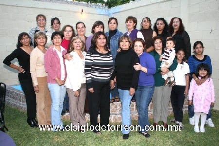 20112008
Juanis Barrera Calderón festejó con una comida su reciente jubilación, convivio que le organizó un grupo de amigas