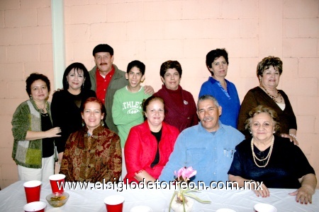 21112008
Lolita Mendoza, Jorge Olivera, Javier Pérez, Carmelita de Pérez, Paquito Limón, Nena Limón, Coco Irabién, Carmelita de Anaya, Rebeca Durán, Omar Díaz y Dora Martínez, en reciente reunión de amigos