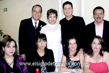 22112008
Sandra Montelongo, Susy González, Cristina Tanaka, Hideko Shigeno, Xóchitl Fukunaga, Lauro Balderas, Efraín Casas, Judith de Nakamichi, Jesús Nakamichi y Rosa María Nakashima