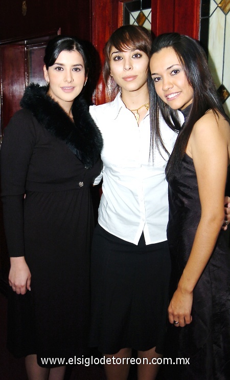 17112008
Lulú Murra, Estefanía Teele y Brenda Llorens.