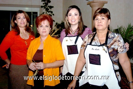 17112008
Rosa Martha de Grijales, Fina de Ganem, Elvira de Arredondo y Cecilia López de Rivera, del Club de Jardinería Bambú.