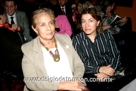 18112008
María de Lourdes Molina y Juana María Ávila.