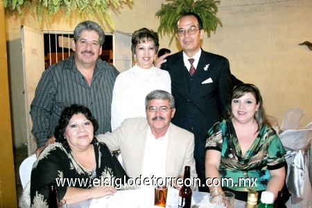 19112008
Sergio Méndez, Juanita de Méndez, Emmanuel Arellano, Nancy de Arellano, Jesús Nakamichi y Judith de Nakamichi
