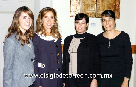 20112008
Nicole y Liz Bello, Ana Lucía de García y Adriana de García