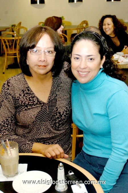 23112008
Rebeca Mena y Nena de Delgado.