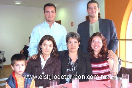 23112008
Sergio Mercado, Richard Alicea, Alan David Mercado,Graciela Martínez, Rosy Hernández y Rosa Isela Mercado.