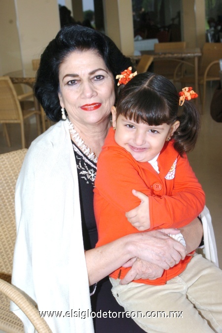 23112008
Gabriela Sáenz con su nieta Ketita Gómez Bonilla.