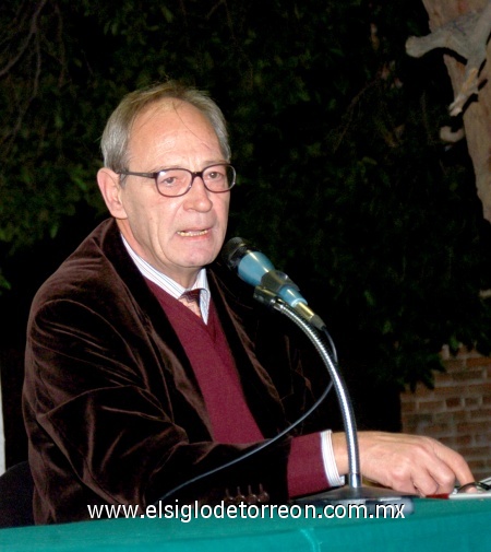23112008
Manuel Plana durante la conferencia en el Museo de la Revolución.