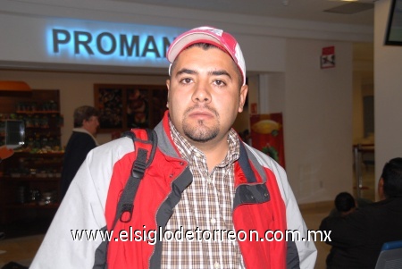 26112008
Eduardo Deniz llegó de Guadalajara para realizar asuntos de trabajo