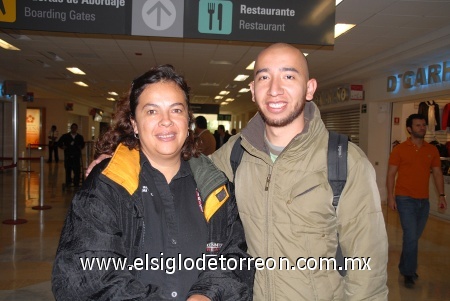 26112008
More Barrett recibió a Eduardo Domínguez, quien llegó de la Ciudad de México