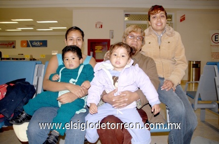 28112008
A San José del Cabo viajaron Gabriela Medina, Guadalupe, Gabriela y Jazmín Ramírez, y Ricardo Cadena