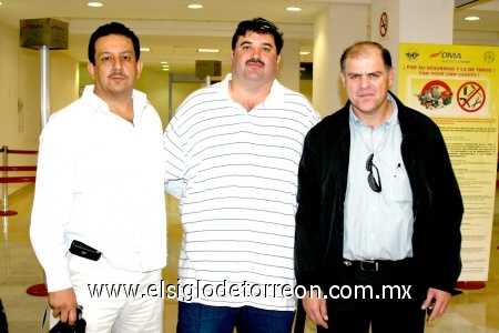 29112008
Gerardo Aguirre, Alfredo Aguirre y Eduardo Batarse, viajaron a la ciudad de Cancún