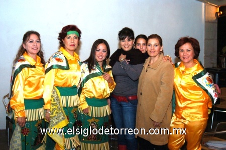 25112008
Nora Cantú, Paty Ávila, Liliana Martínez, Adriana Corral, Lorena García, Lorena Pedroza y Malen Montiel.