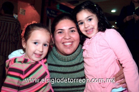 24112008
Jocelyn Fernández, Karina y Karime Preciado.