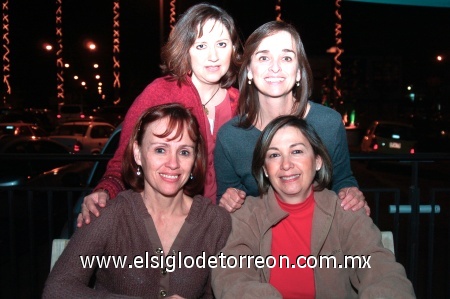 24112008
Laura Araujo, Cristina y Rocío Valle, y Norma Araujo