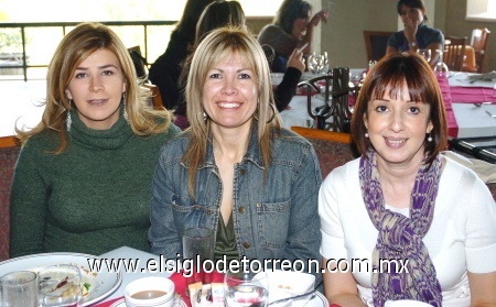 24112008
Mary Carmen de Negrete, Ángeles del Río y Cecy Madariaga.