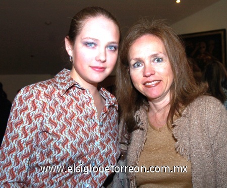 24112008
Pamela Villarreal y Pinita de Villarreal.
