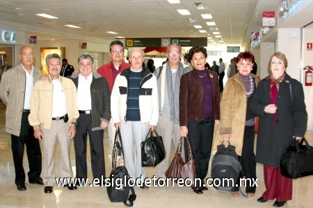 30112008
Nora Santiago, Estela Pría, Enrique Corchado, Silvestre Pérez, Ofelia Méndez y Ciríaco, llegaron de la Ciudad de México, y los recibieron Salvador Pérez, Jesús Hernández y Ricardo Vázquez