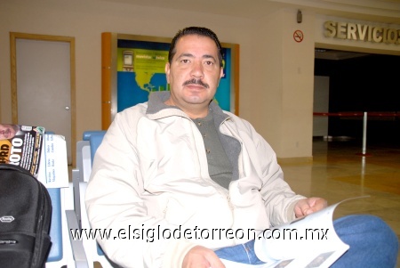 30112008
Víctor Manuel Trevizo viajó a Chihuahua en plan de negocios.