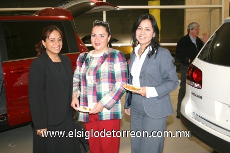 26112008
Carmelinda Castillo, María Antonieta Núñez y Susana Mayorga