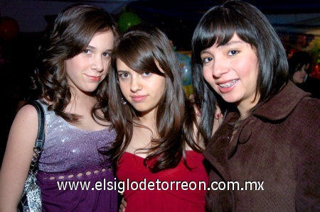26112008
Cecilia Morales, Fernanda Palma y Paulina López.