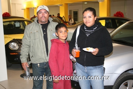 26112008
Héctor Soto, Hectorín Soto y Rosa María de León