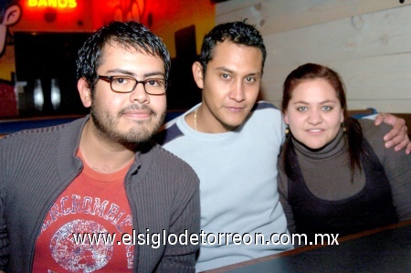 26112008
Richie Ramírez, Armando Gutiérrez y Yamili Meléndez