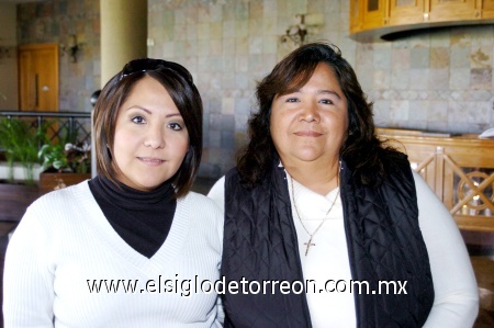 26112008
Sandra de Estrada y Gaby de Escareño