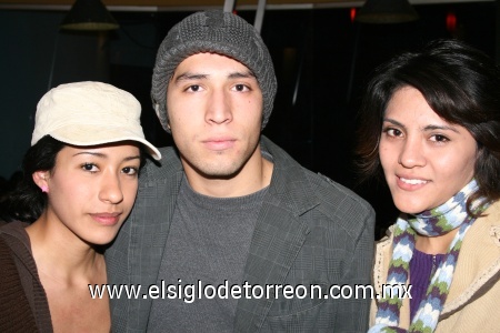 26112008
Sharon Cota Franco, Rodolfo Ramírez y Montse Rivera