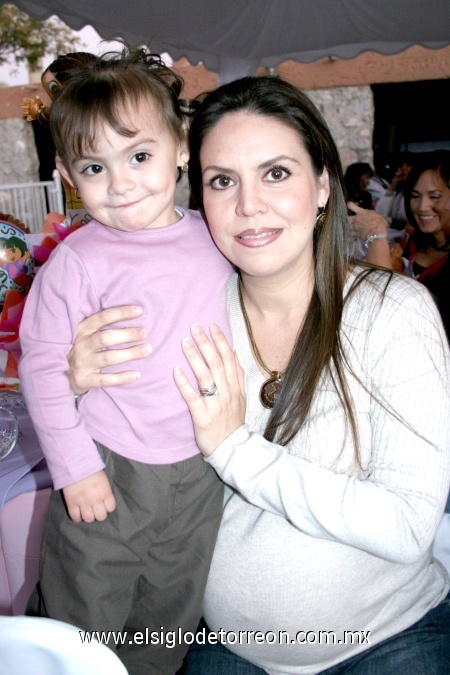 26112008
Carmen María Wolff y Silvana Wolff asistieron a reciente festejo infantil