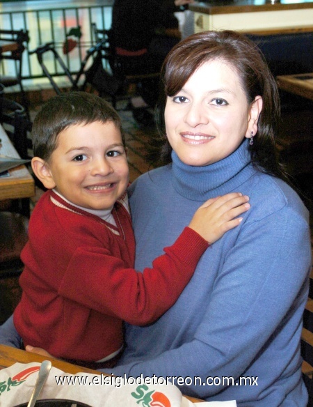 26112008
Patrizio Laratta Contreras con su mamá Laura de Laratta