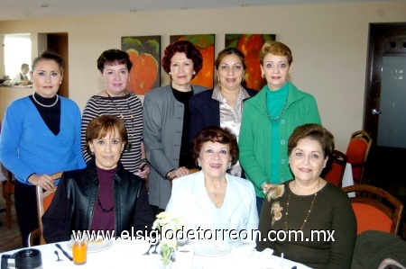28112008
Gaby de López y Blanquita de Castañeda festejaron sus respectivos cumpleaños acompañadas de Marina de Falcón, Carmen de Mora, Norma de Hernández, Chita de Magallanes Silvia de Tijerina y Rebeca de López