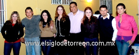 28112008
Rosy Bracho, Carlos Rubio, Aída y Thelma Bracho, Felipe Martínez, Bertha Bracho, Fer Barrientos y Sofía Rodríguez