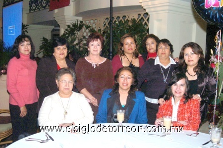 28112008
Rosy de Cuevas, Martina de Favila, Blanca de Orozco, Mayela de Pérez, Coco Fematt, Liliana de Bárcenas, Lupita de Samia, Paty de Arreguín y Marcela de Carreta, asistentes al cumpleaños de Dolores Fematt
